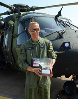 Vuolle_ja_RIAT-palkinto_210713_harrikoskinenflyfinlandfi