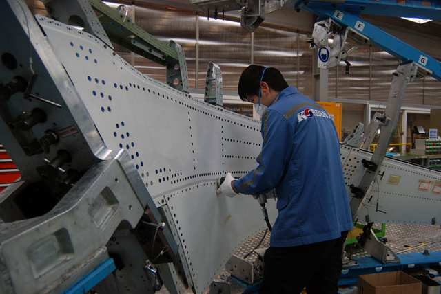 A320_Sharklets_manufactured_by_Korean_Air_Aerospace_Division_-courtesy_of_Korean_Air