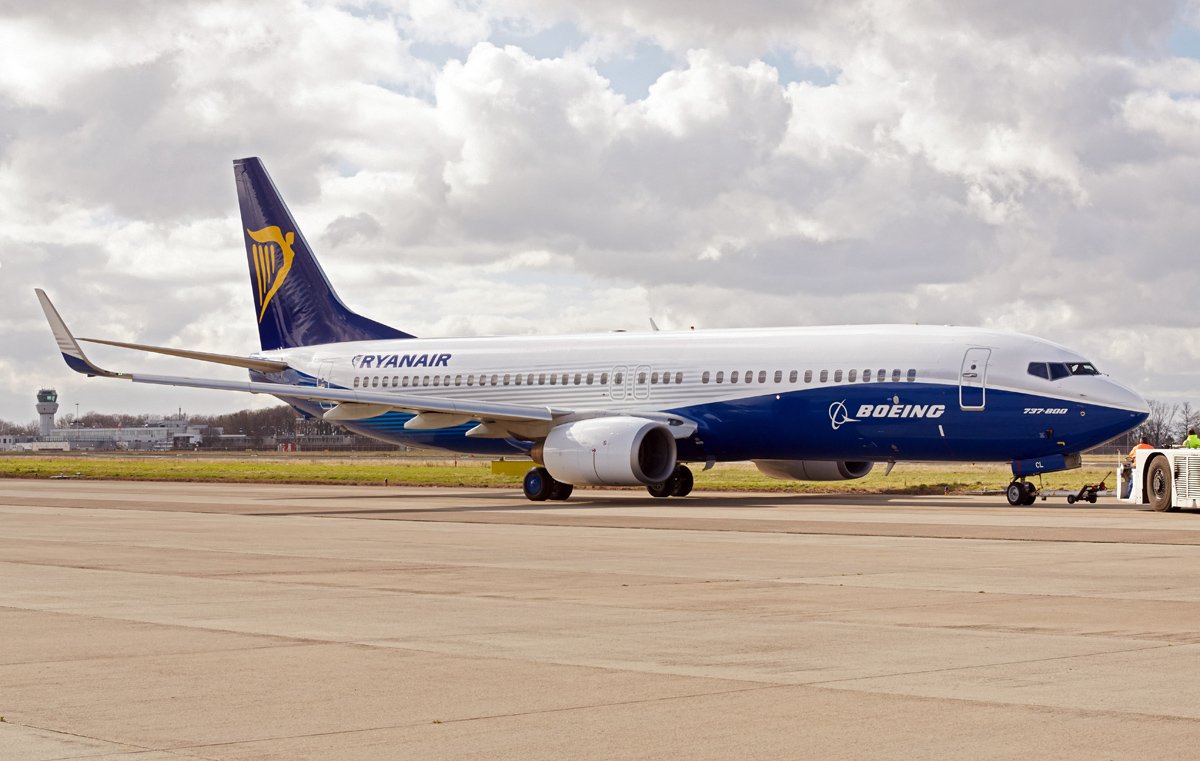 Ryanair_Boeing_colivery_1