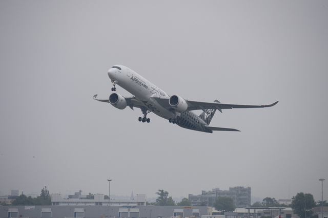 A350_XWB__-_ELF_1st_FLIGHT_TAKE_OFF__2_