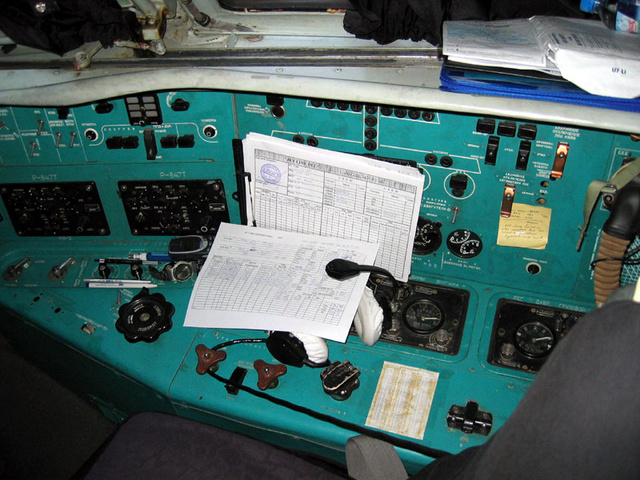 il76_cockpit_10