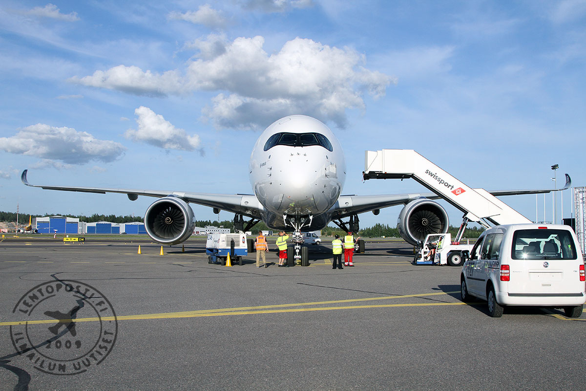 A350_HEL_parked_1