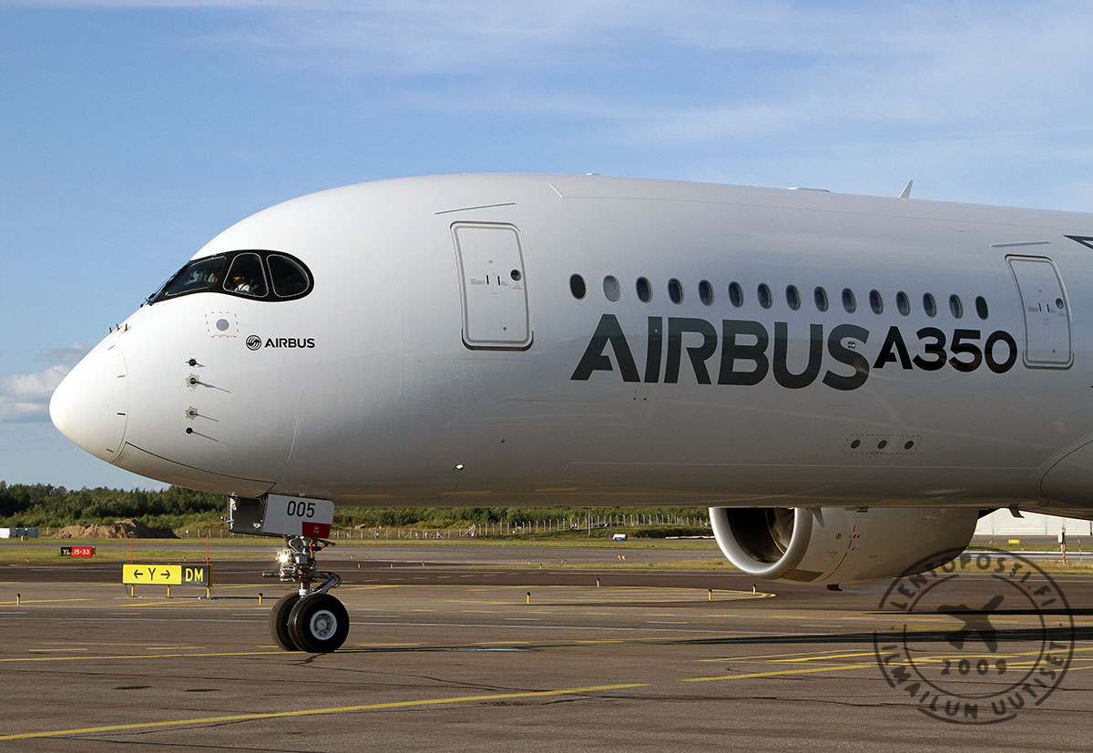 A350_HEL_taxi_2