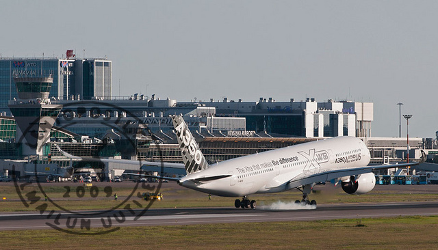 A350_HEL_ldg_twitter