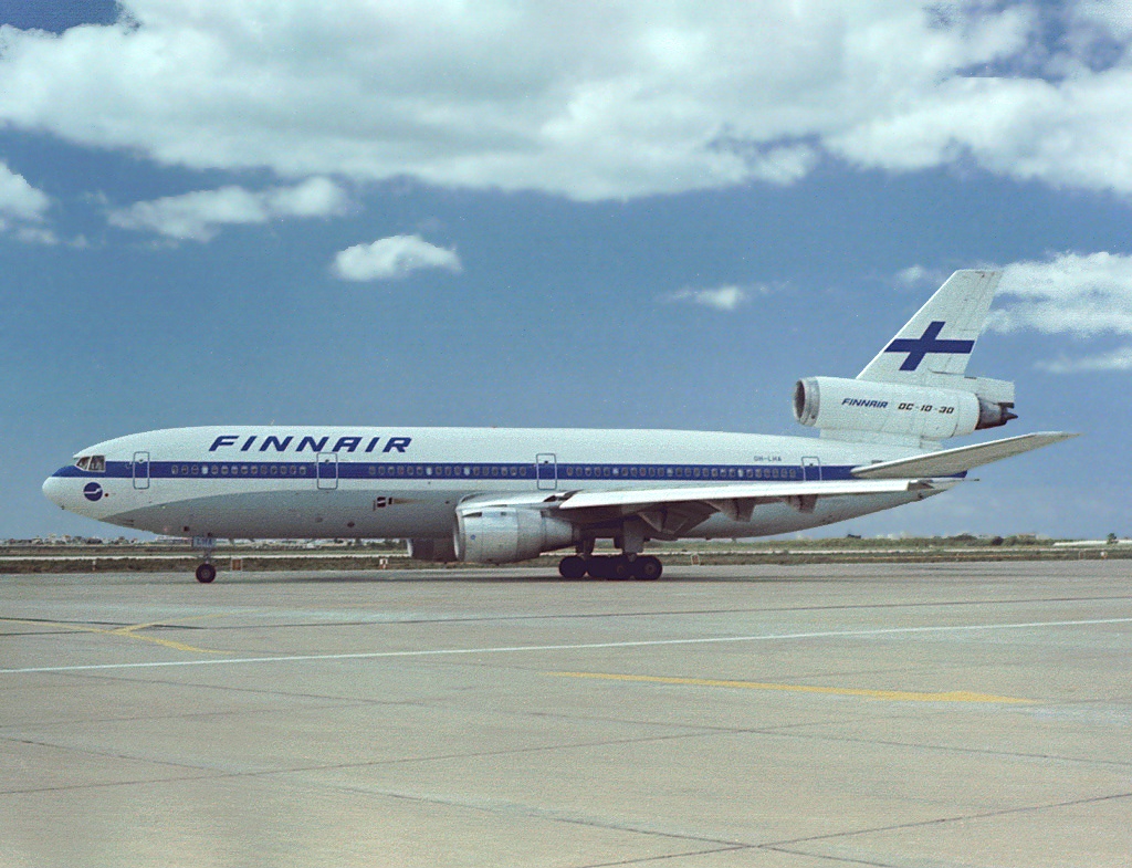 Finnair_DC-10_OH-LHA_at_LPFR_1987_wikimedia_PedroAragão