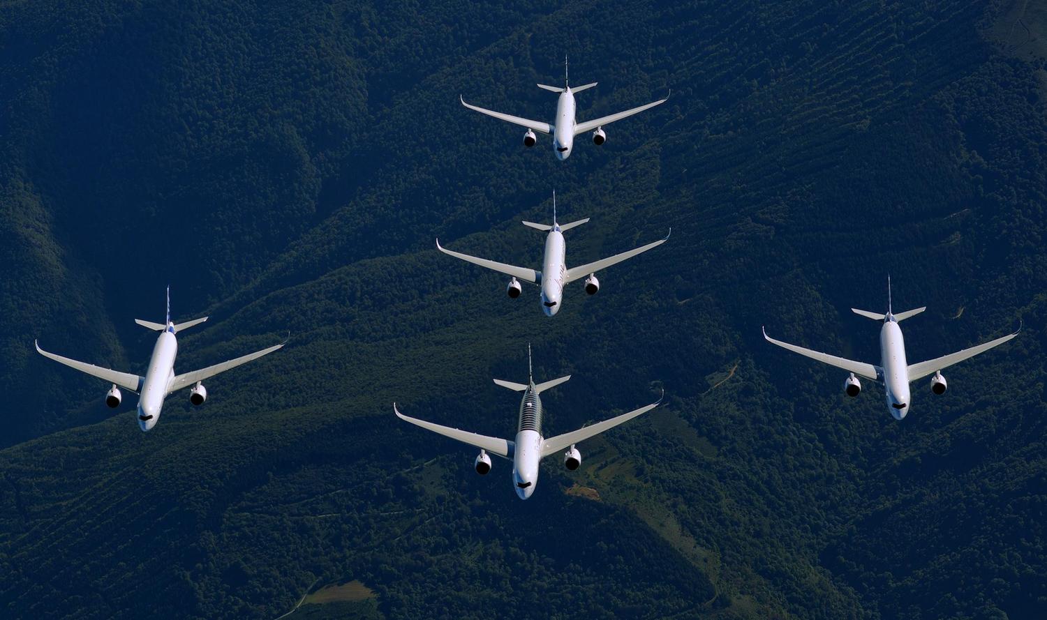 A350XWB-Formation-Flight-01_net_airbus