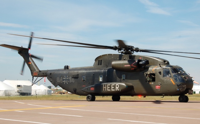 CH-53_Stallion_wikimedia_AdrianPingstone