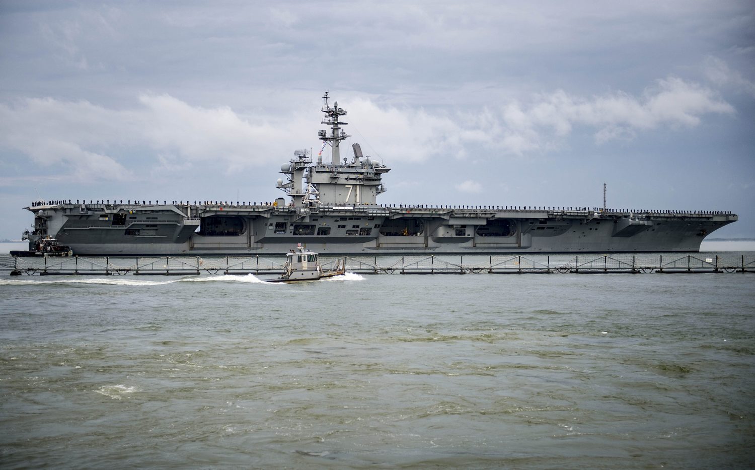 CVN71_roosevelt_2net_usnavy