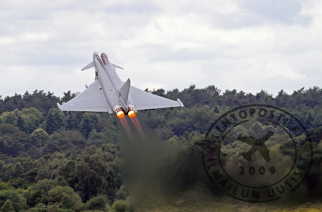 FIA16_Typhoon_takeoff_1