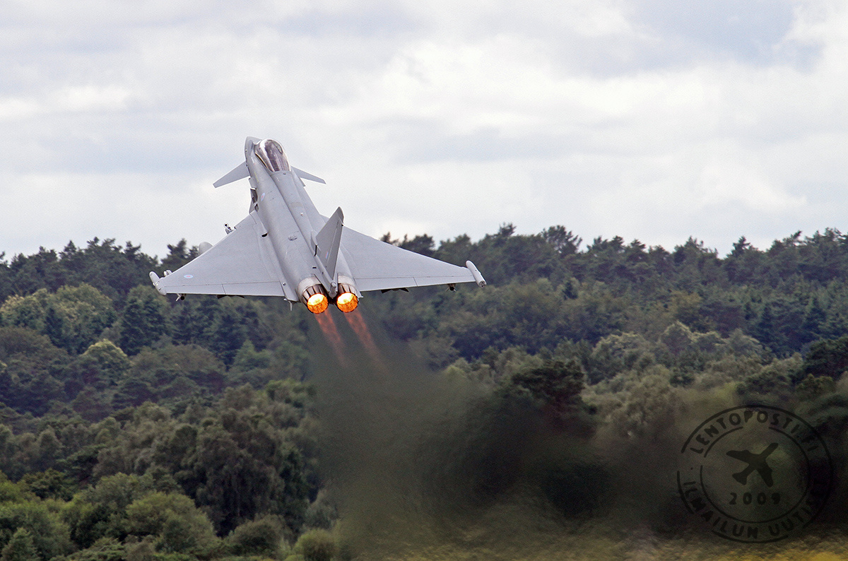 FIA16_Typhoon_takeoff_1