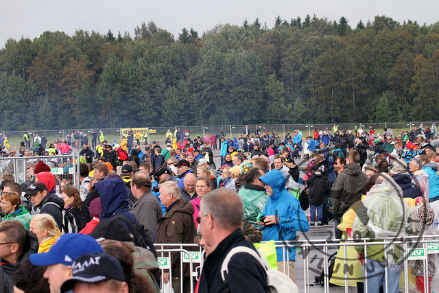 Malmi80_D1_audience_close