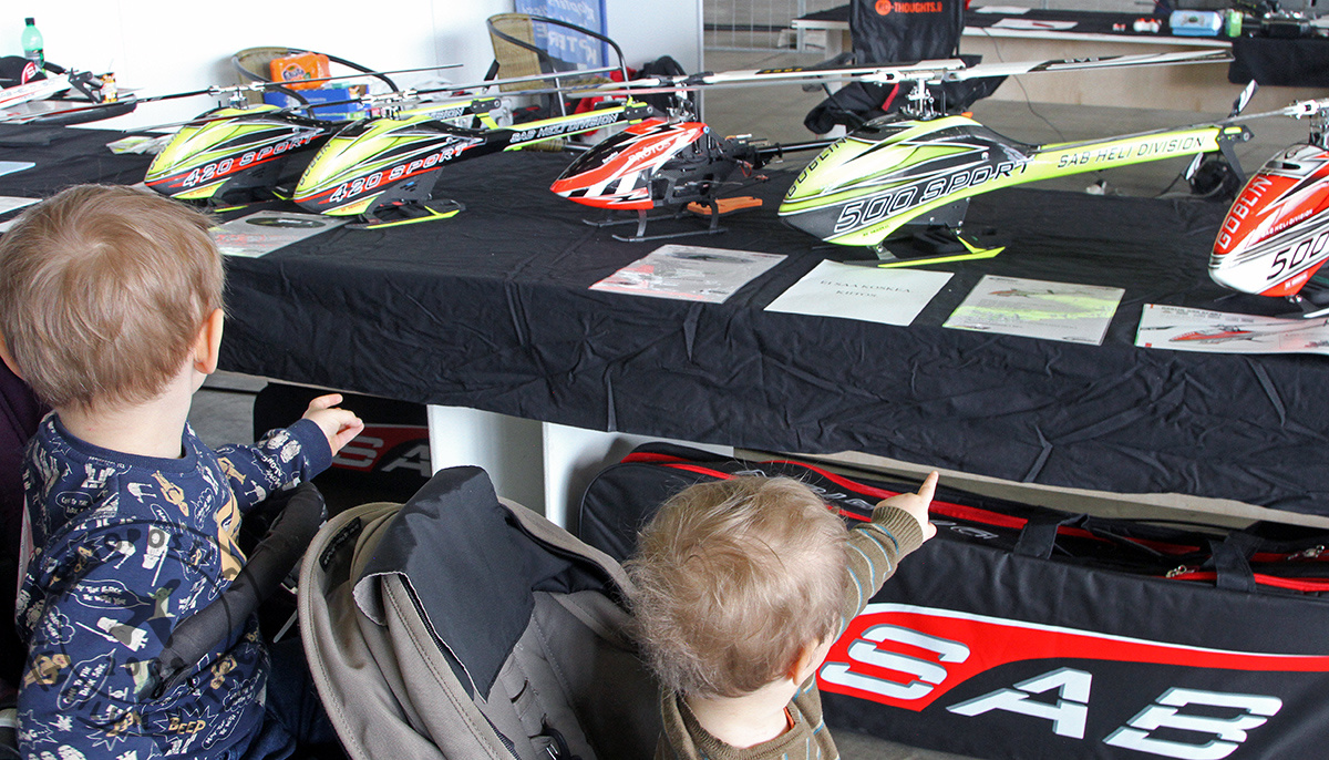 ME17_lapset_koptereilla