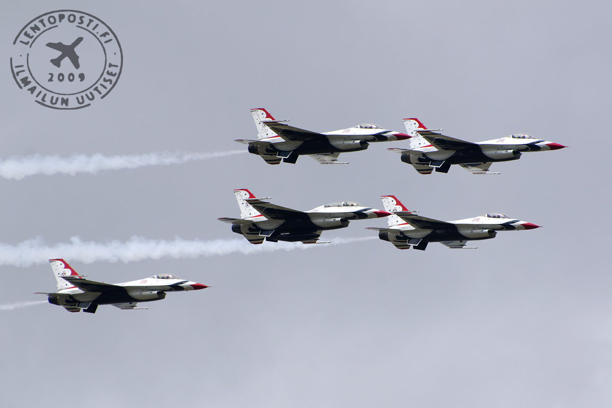 RIAT_5x_Thunderbirds