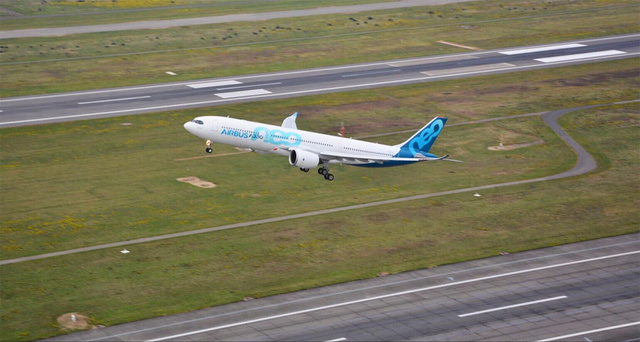 A330neoFF_ilmassa