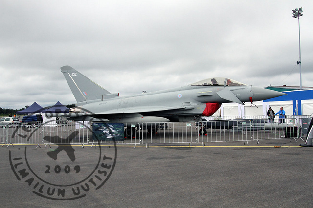 TA_Eurofighter_apron