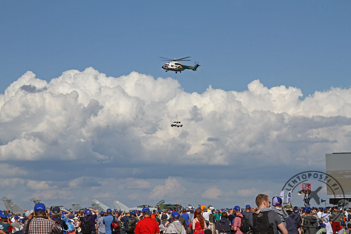 100_SuperPuma_pudottaa