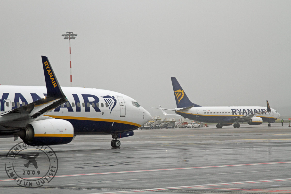 Ryanair_737s