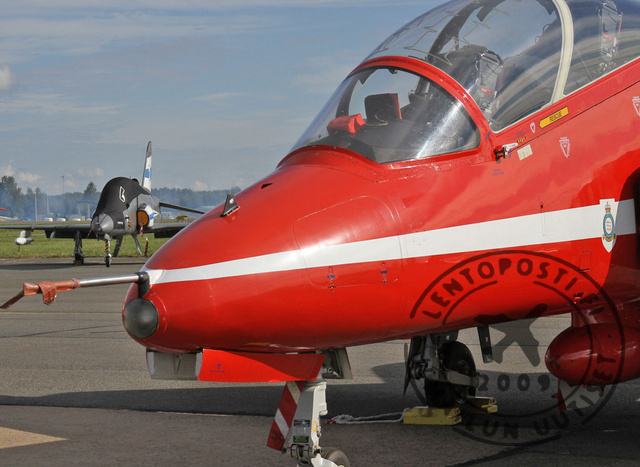 MH_RedArrows_2