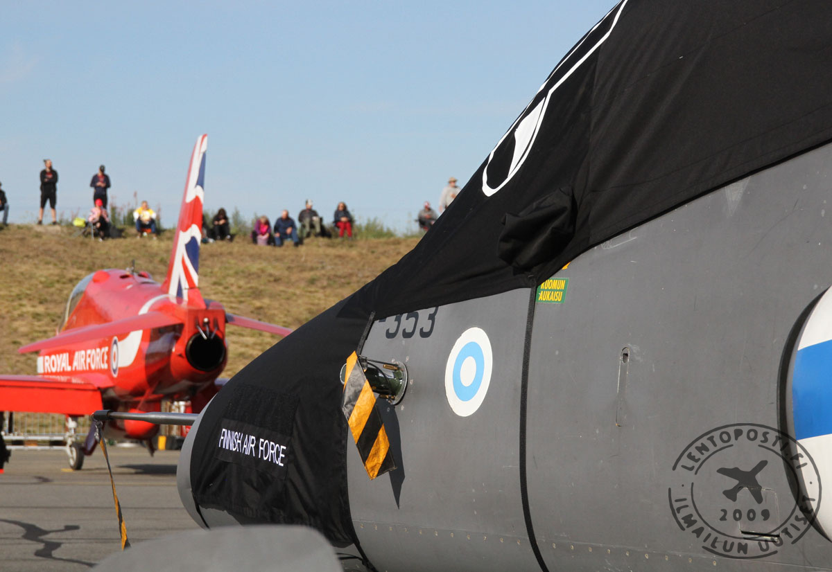 MH_RedArrows_1