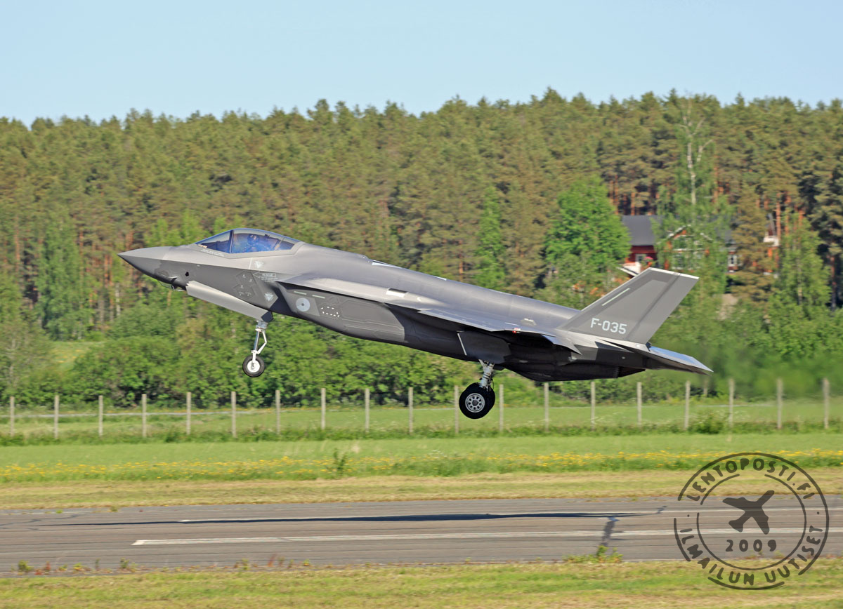 KAU25_F35_landing