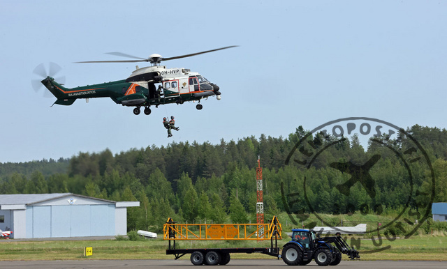 KAU25_SuperPuma_pelastautuminen
