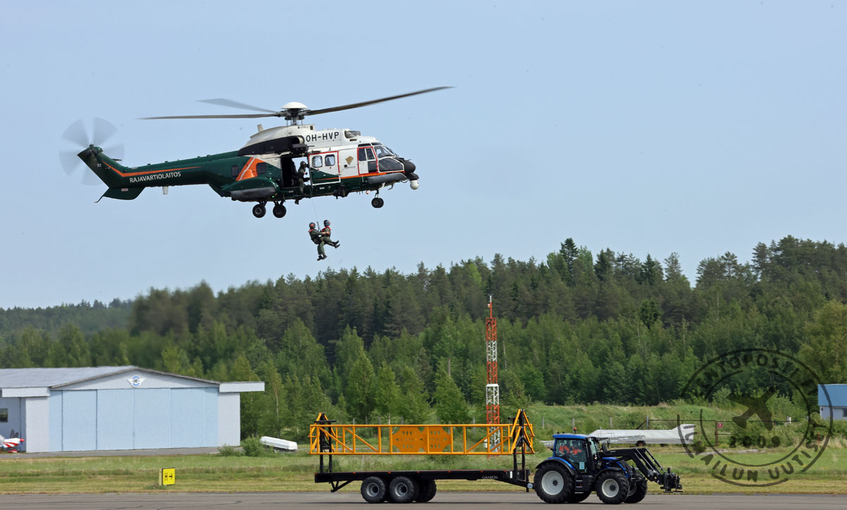KAU25_SuperPuma_pelastautuminen
