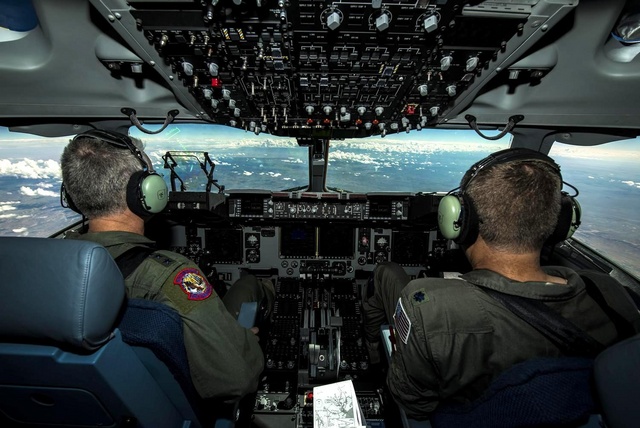 c17_cockpit_net_usaf