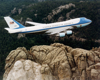 VC25_over_mt_rushmore_1