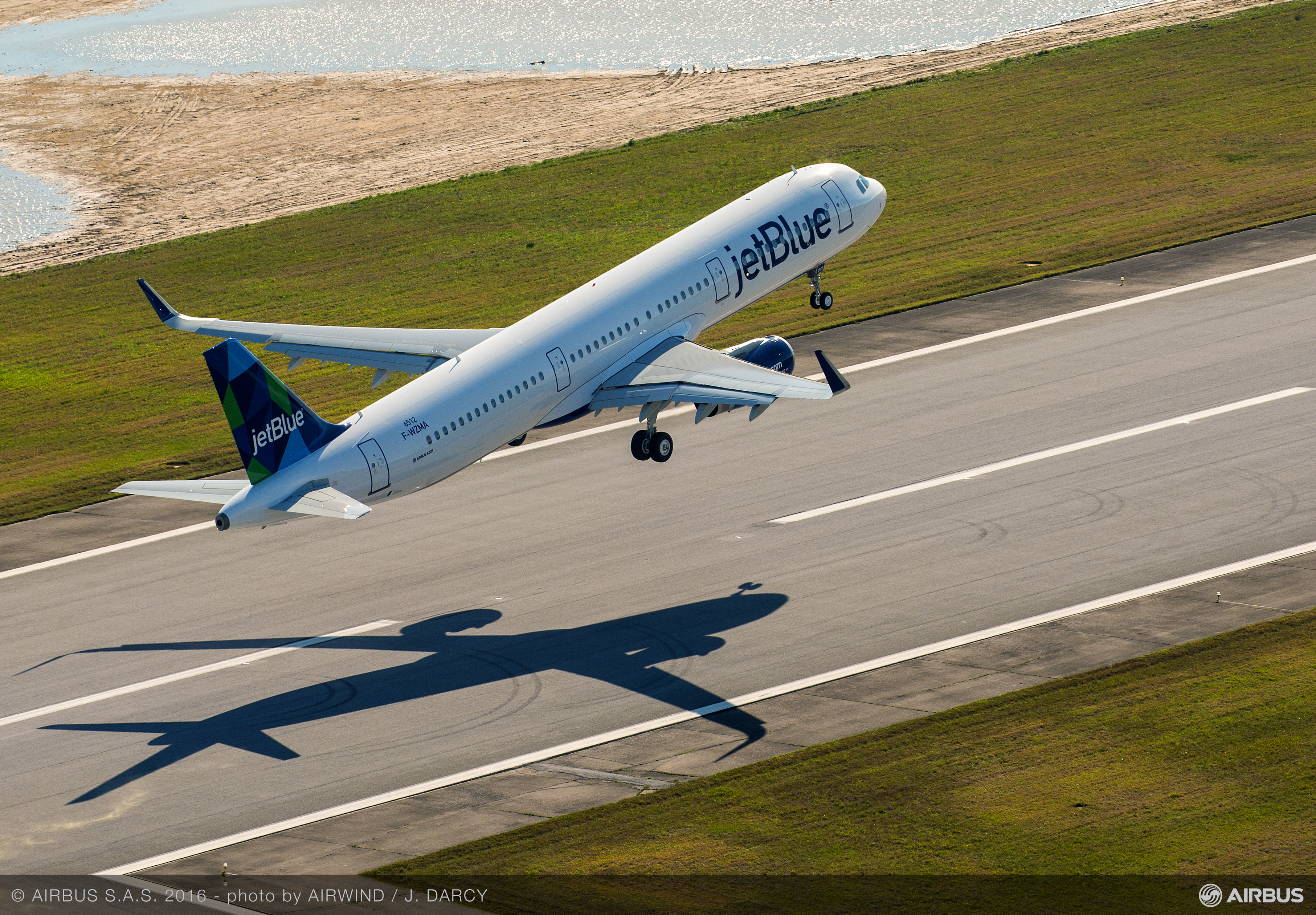 Аэробус 321. Самолёт Airbus a321. A321neo LR. Airbus a321 JETBLUE Airways. American Airlines Аэробус а321.