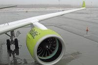 AirBaltic_A220_engine_1