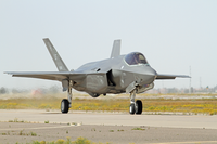 F35_single_taxi